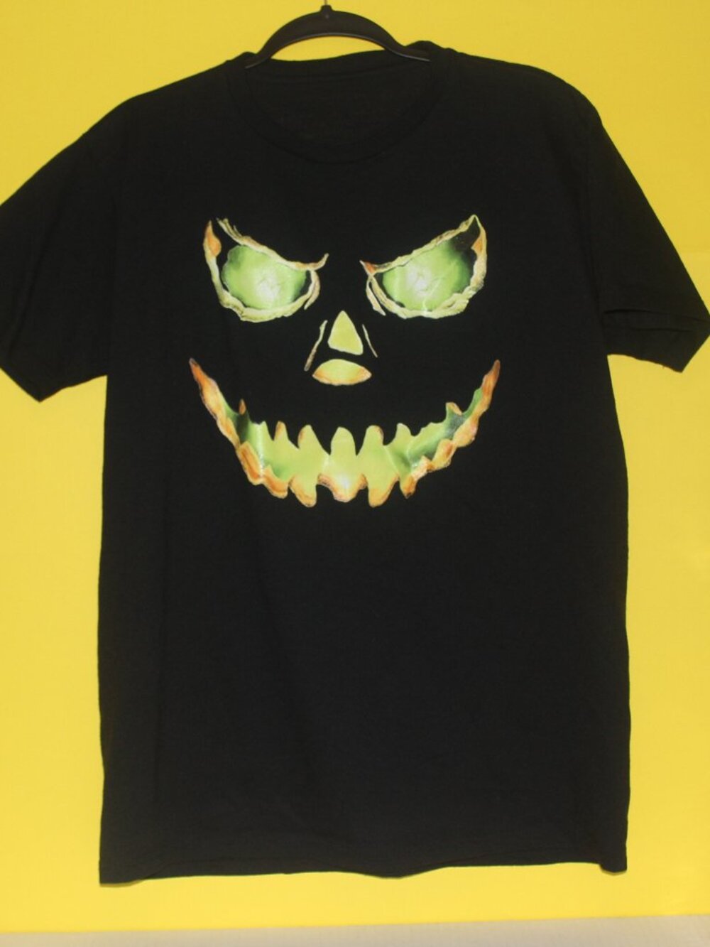 T-SHIRT BLACK    TEENAGERS        READ THE DESCRIPTION